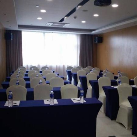 Holiday Inn Express Shanghai Nanhuizui Extérieur photo