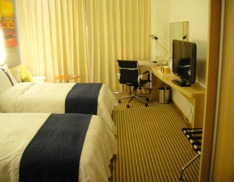 Holiday Inn Express Shanghai Nanhuizui Extérieur photo