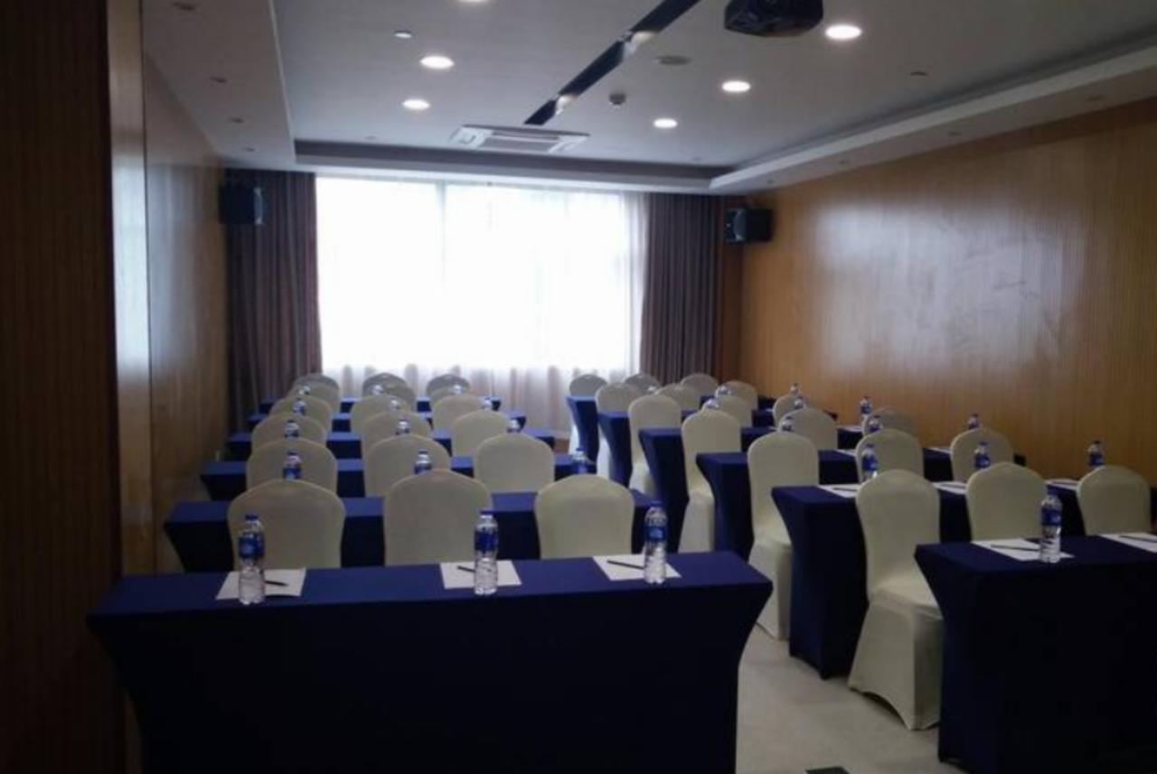 Holiday Inn Express Shanghai Nanhuizui Extérieur photo